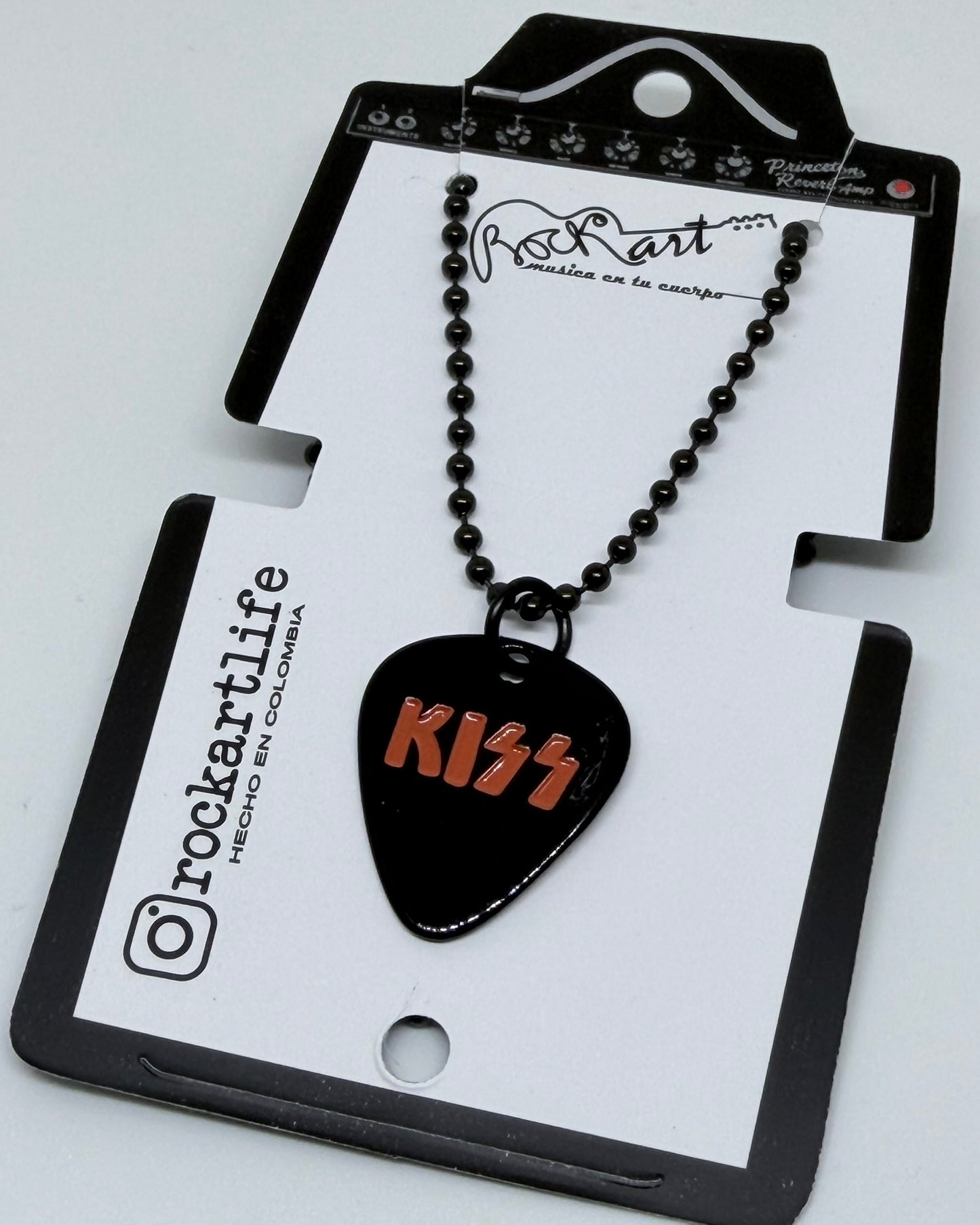 Collar Kiss Pick