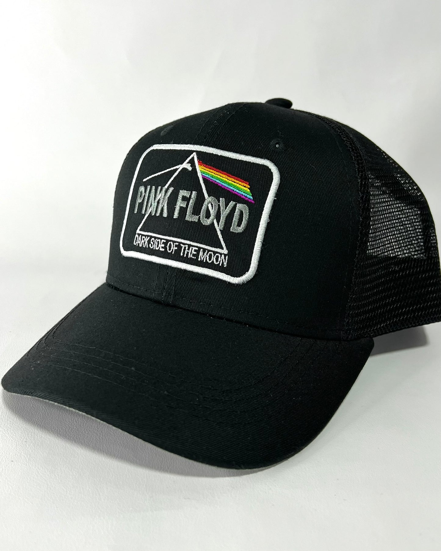 Gorra Camionera Pink Floyd Dark Side (Parche cuadrado)