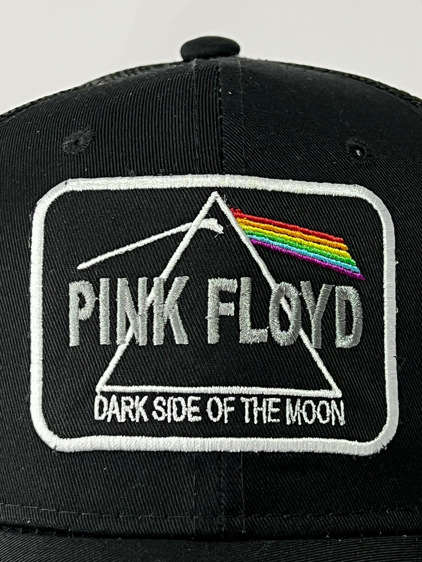 Gorra Camionera Pink Floyd Dark Side (Parche cuadrado)