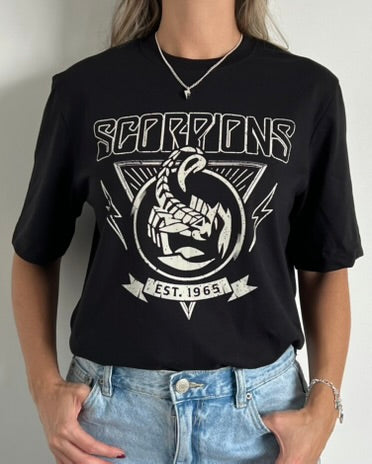 Camiseta Mujer Scorpions Oversize