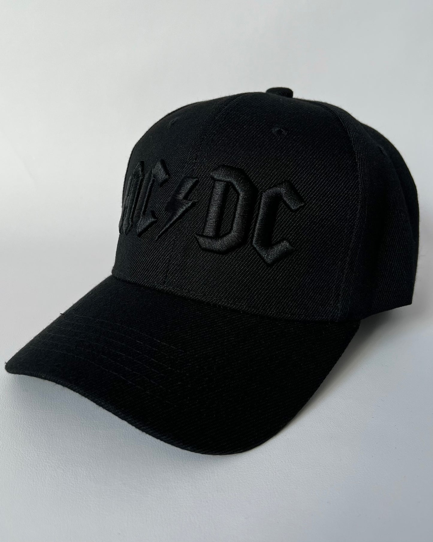 Gorra Clásica AC/DC bordado