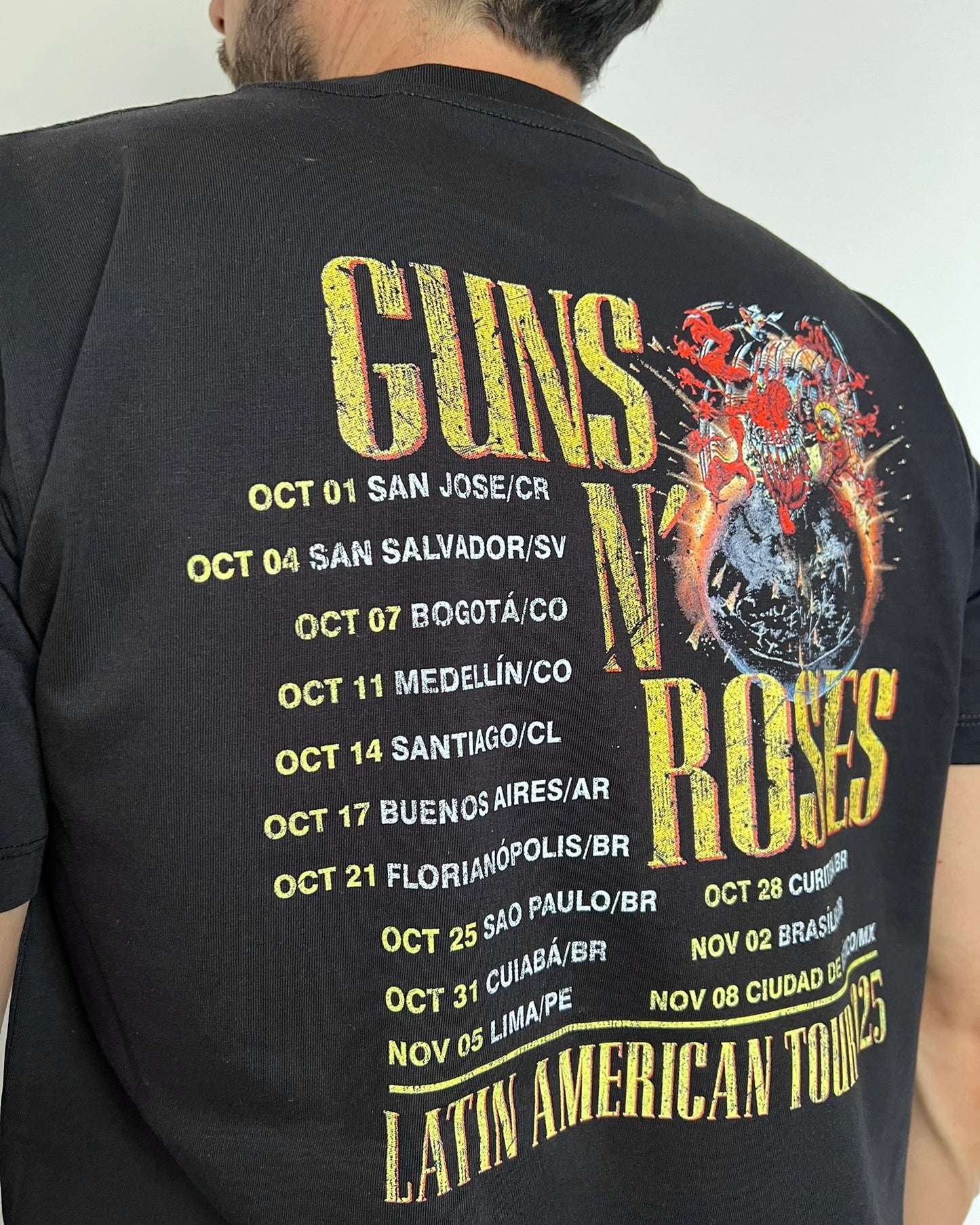 Camiseta Hombre Guns Tour 2025