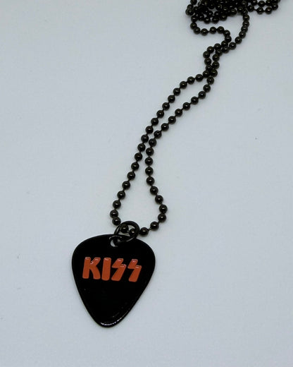 Collar Kiss Pick