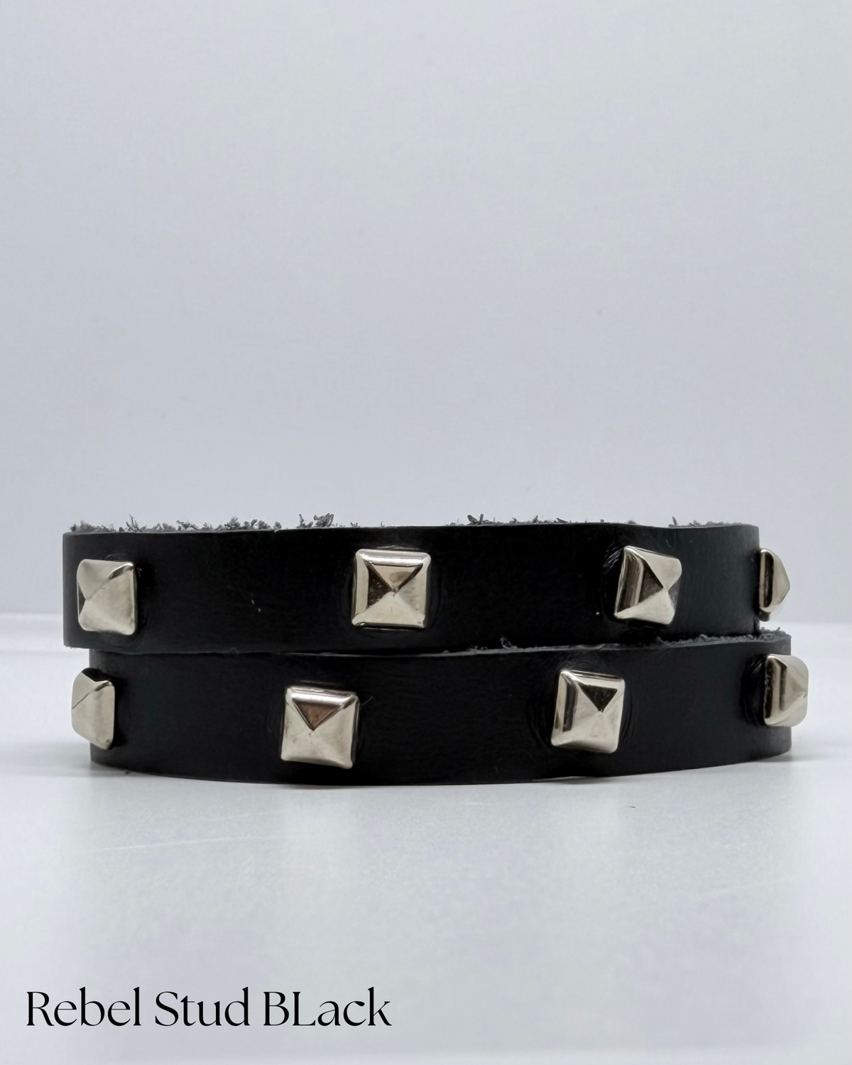 Manilla en cuero Rebel Stud