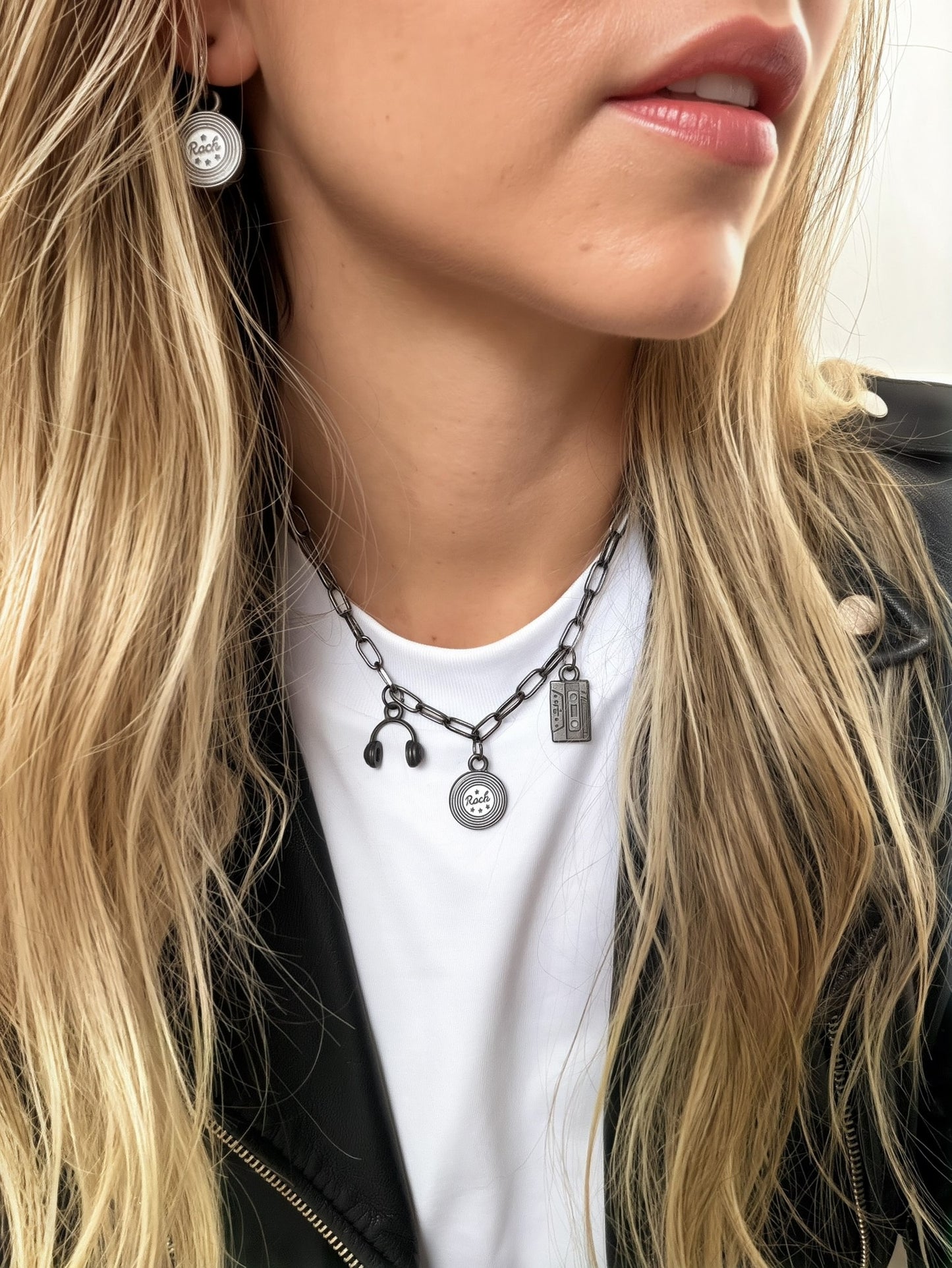 Collar Retro Music