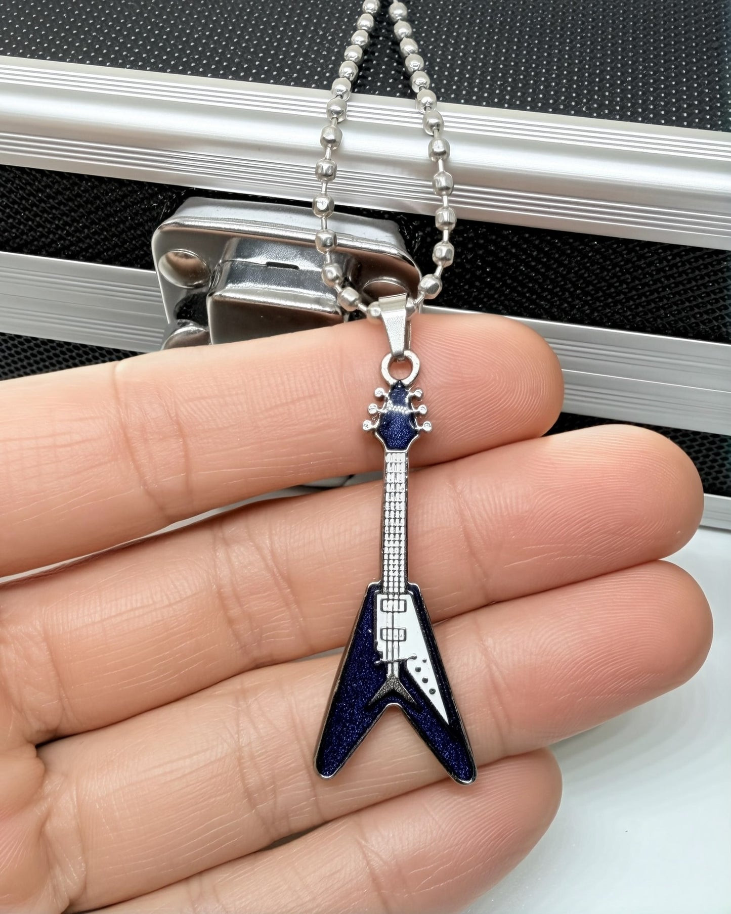 Collar Guitarra Flying V Morada