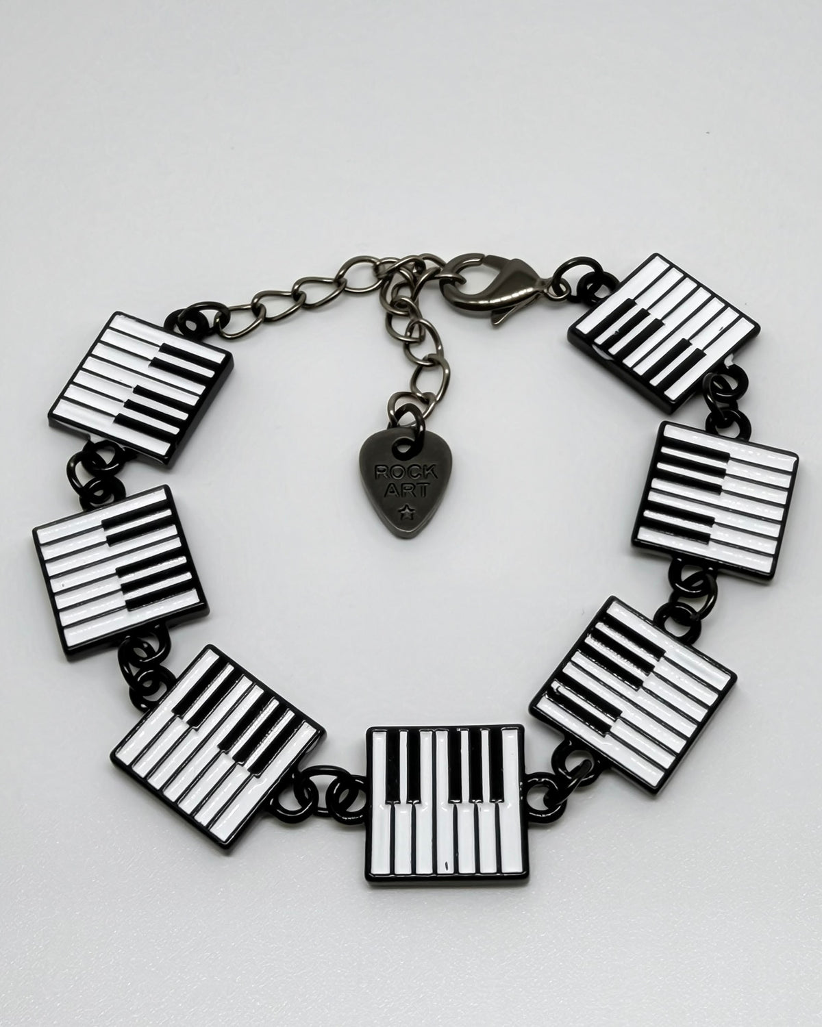 Manilla Piano Rebel